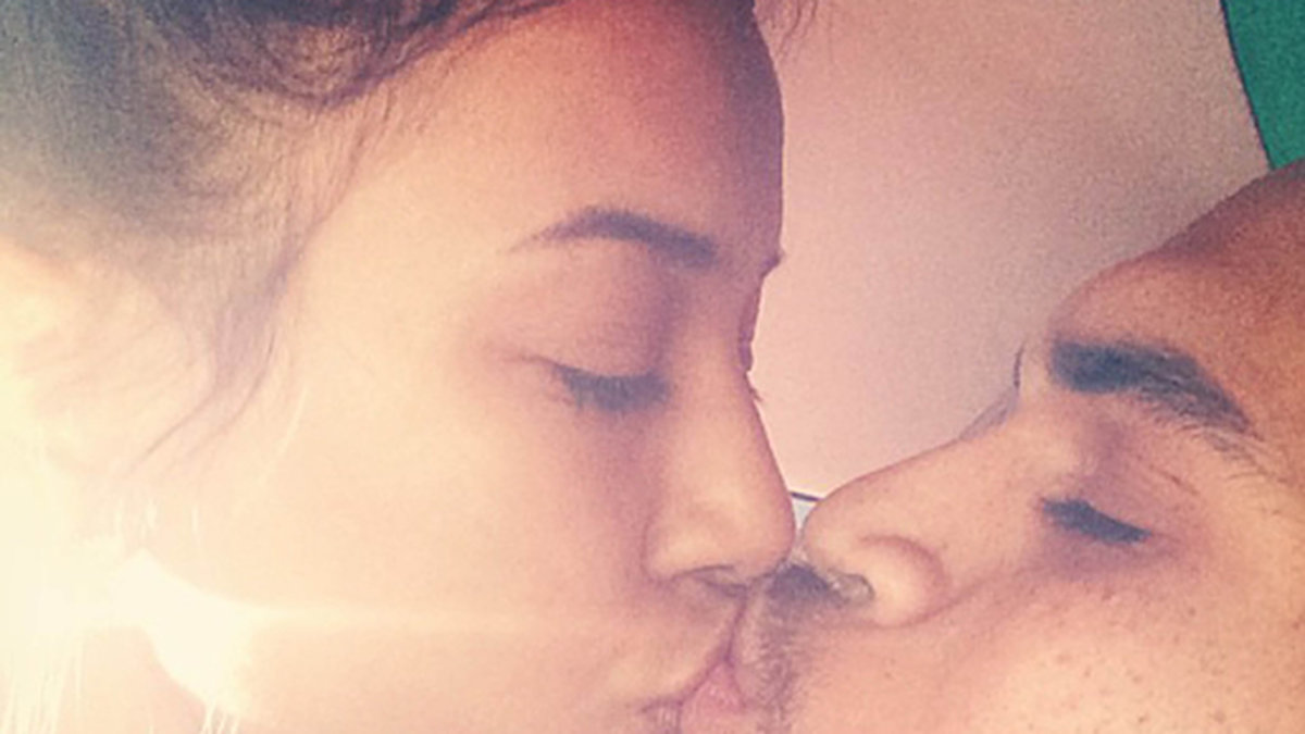 Karrueche Tran pussar pojkvännen Chris Brown.