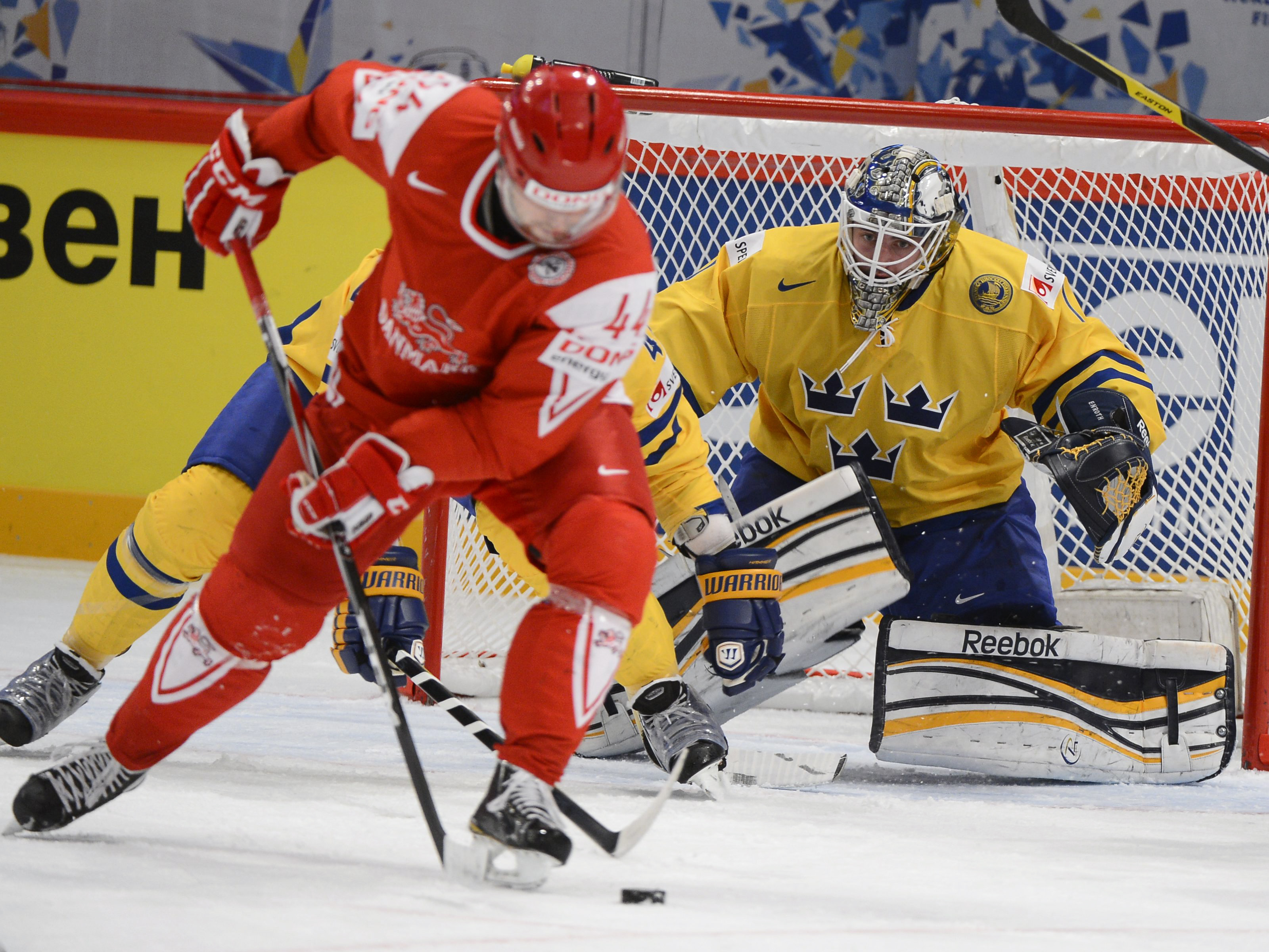 Jhonas Enroth, -. Fyra insläppta på 18 skott är inte godkänt för NHL-keepern. Jhonas Enroth, -. Fyra insläppta på 18 skott är inte godkänt för NHL-keepern.