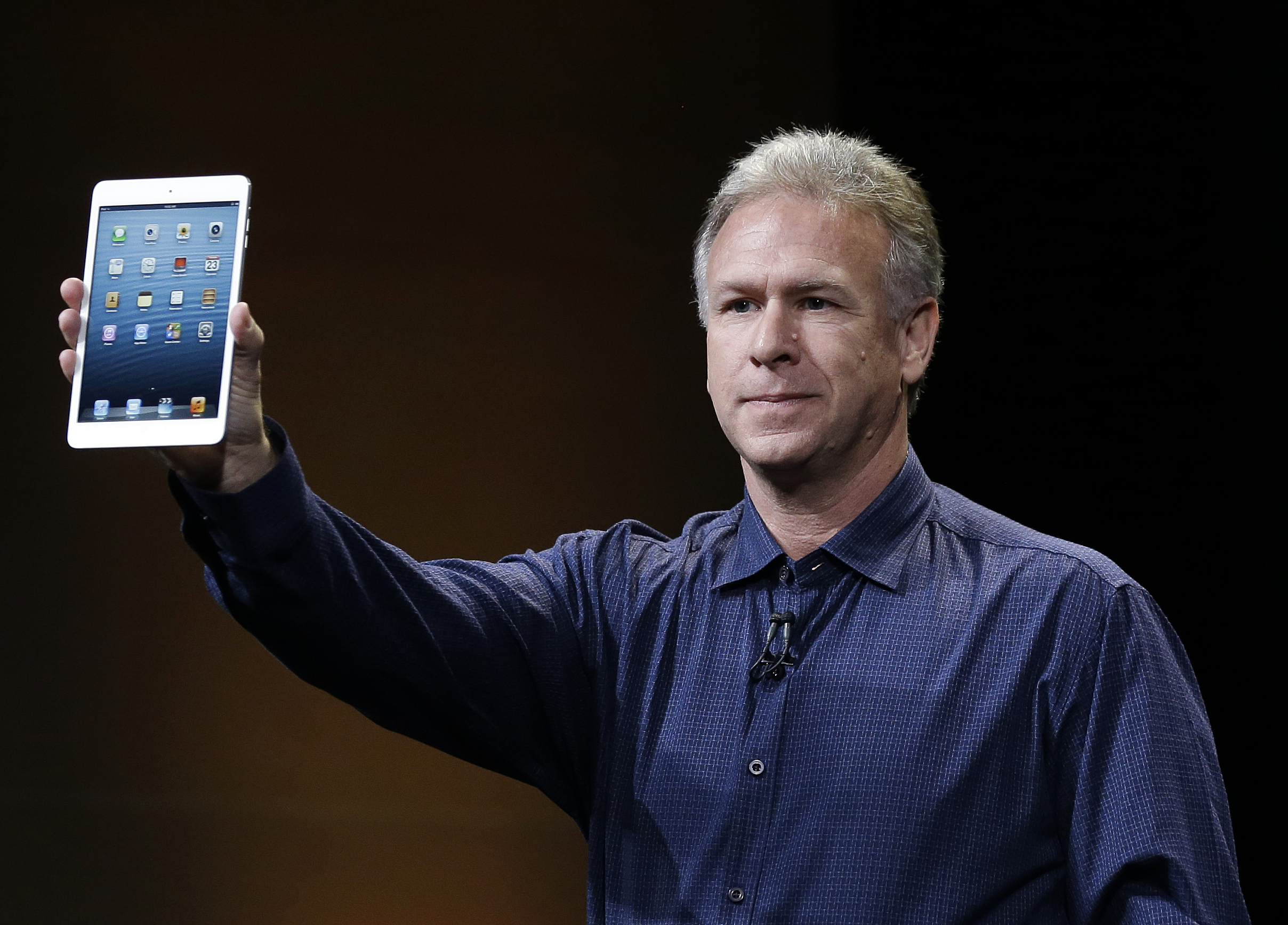 Apples Senior Vice President Phil Schiller med den nya iPad Mini.
