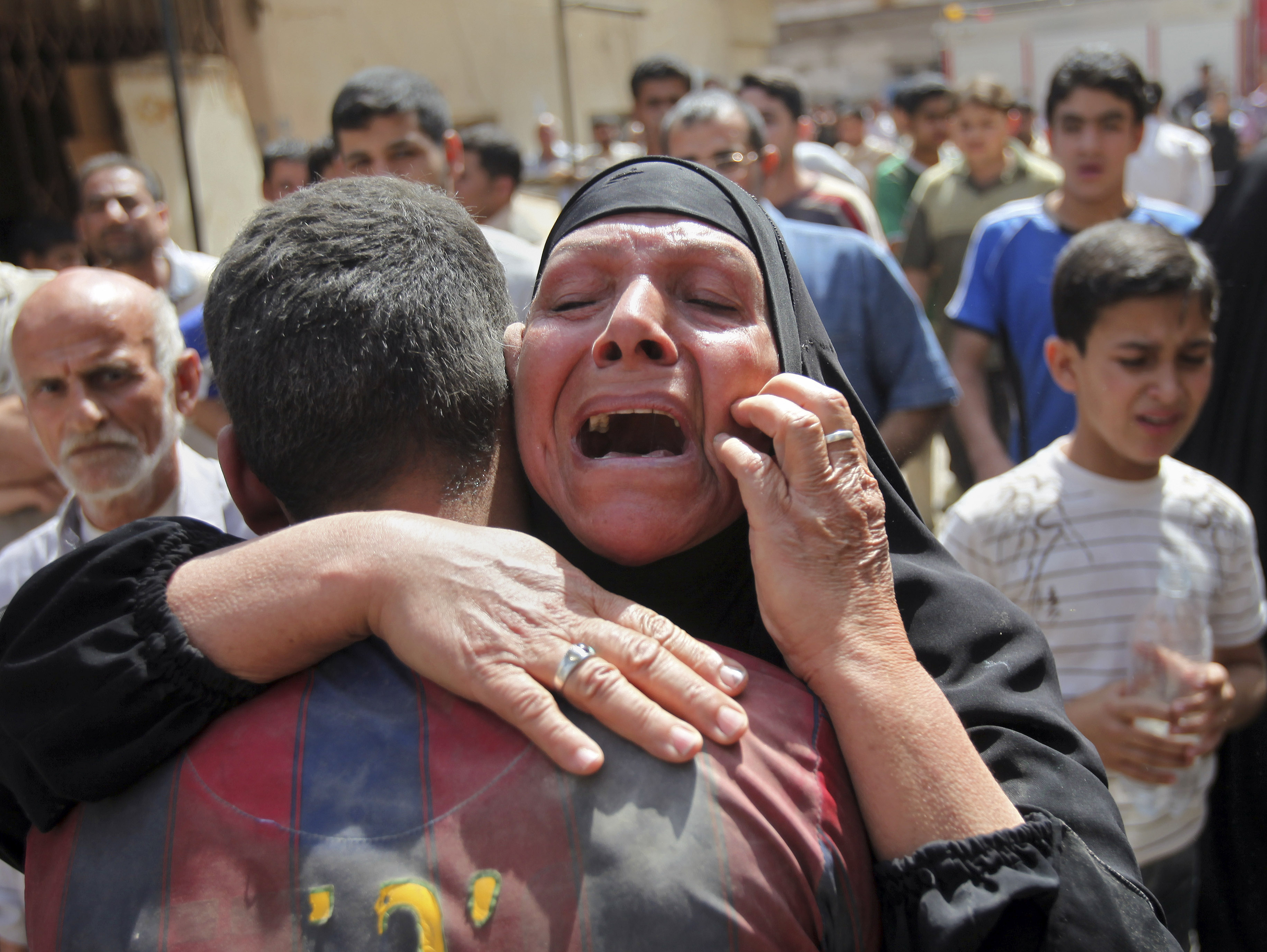 En kvinna reagerar på bombdåden i Bagdad.