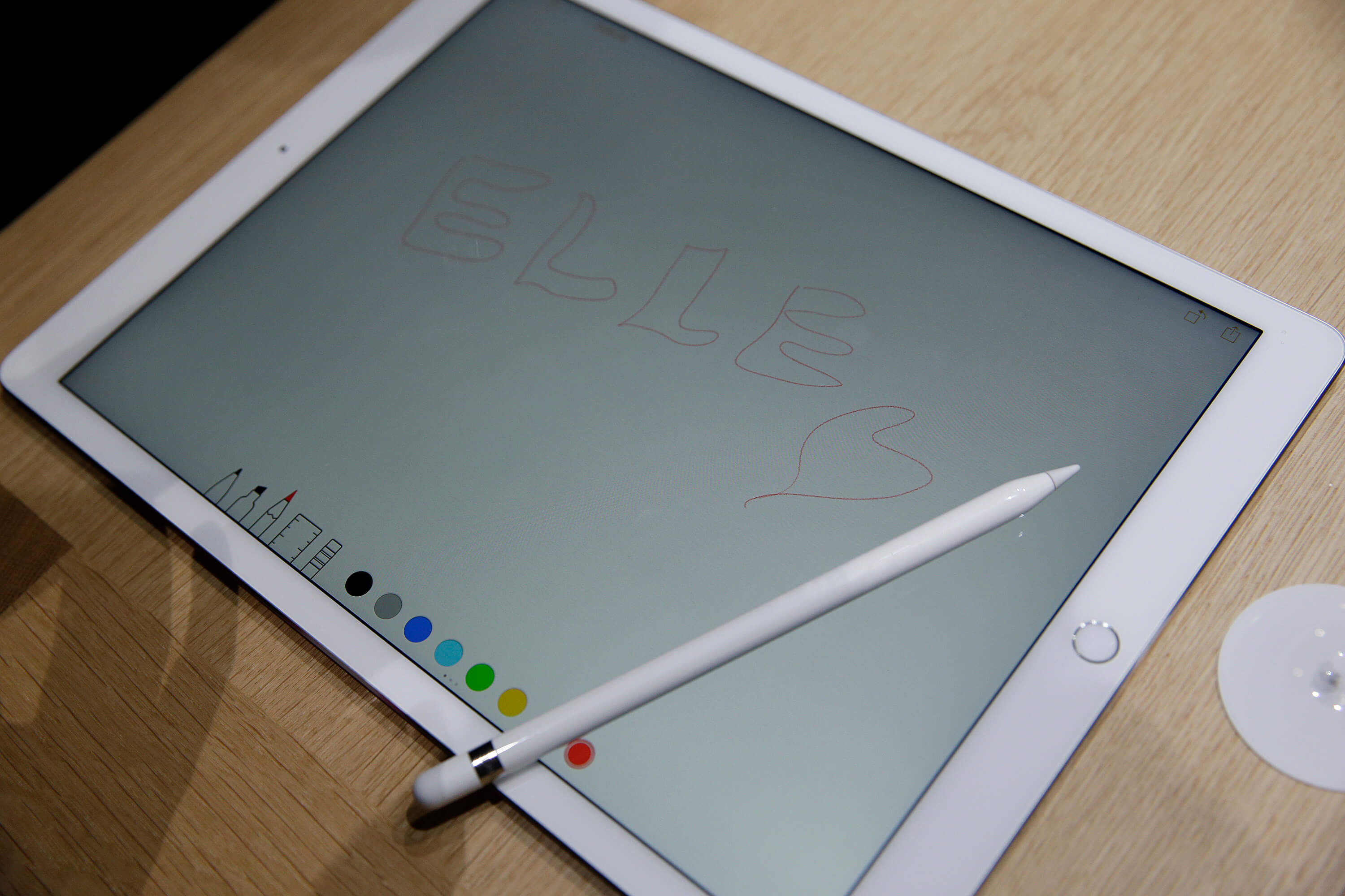 Det ska även bli lättare för lärare att använda iPads tillsammans med elever.