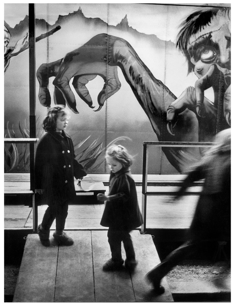 Pigalle, Paris 1950. Barnen återkommer i Christer Strömholms gatufotografi. Pressbild.