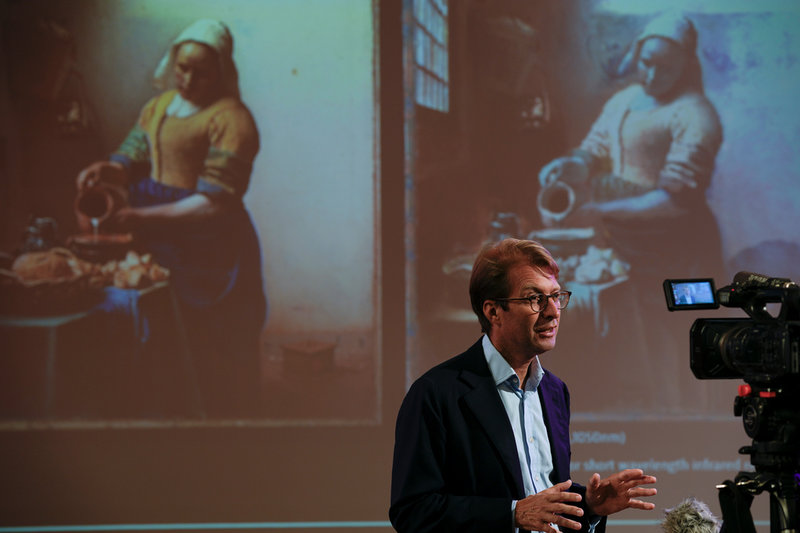 Rijksmuseums chef Taco Dibbits kallar Johannes Vermeer en av världens mest kända konstnärer, mycket på grund av det lugn som hans målningar utstrålar.