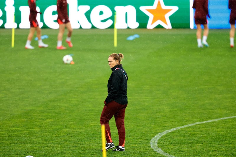 Polens förbundskapten Nina Patalon under måndagens träning på Swissporarena i Luzern.