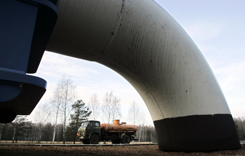 Ungern och Slovakien får återigen ryska olja genom Druzjbaledningen. Arkivbild från Belarus.