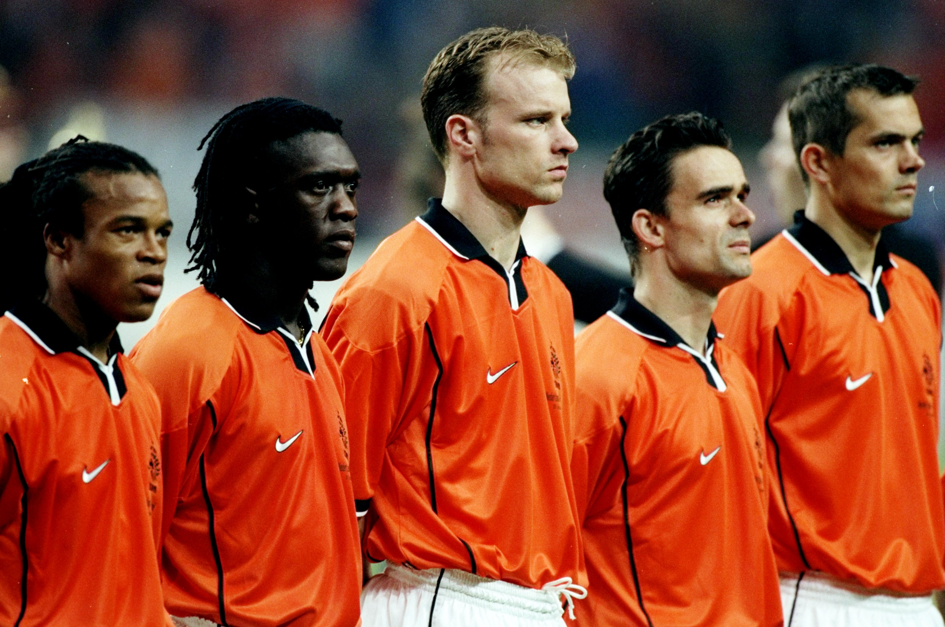 Seedorf tillsammans med landslagskollegorna Edgar Davids Dennis Bergkamp, Marc Overmars och Phillip Cocu.