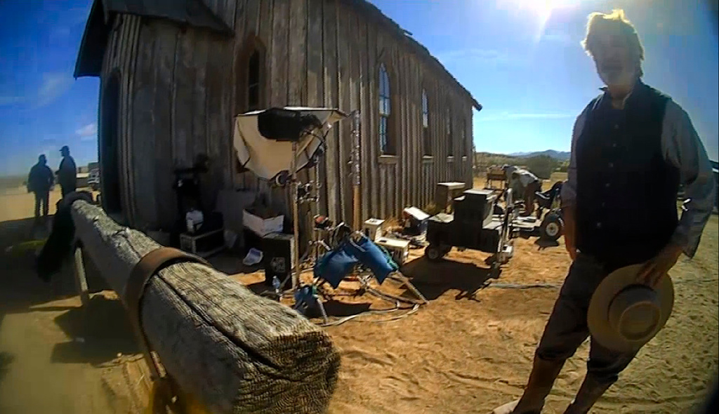 Alec Baldwin fotograferad på inspelningsplatsen av 'Rust' av polisen i Santa Fe. I januari återupptas filminspelningen.