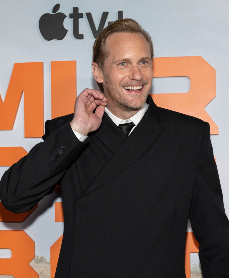 Alexander Skarsgård spelar huvudrollen i Harry Lightons film 'Pillion'.