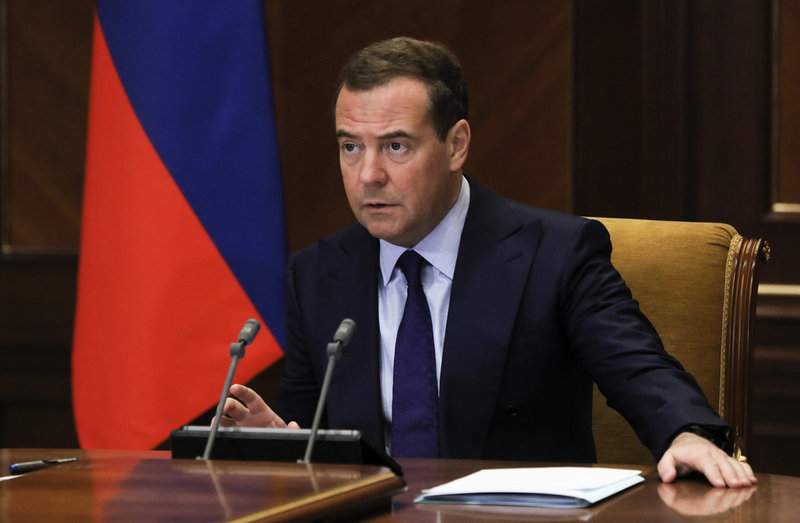 'Vi förberedde oss för detta', sade Dmitrij Medvedev, vice ordförande i Rysslands säkerhetsråd, om västsanktionerna i veckan. 'Det är tydligt att situationen är svår, men ingen kommer att lyckas strypa vår ekonomi, isolera Ryssland från världen, andra stater', tillade han.