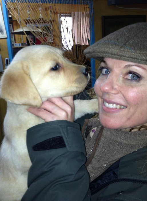 Geri Halliwell med en gullig liten jycke som hon verkar vilja behålla. Geri Halliwell med en gullig liten jycke som hon verkar vilja behålla.