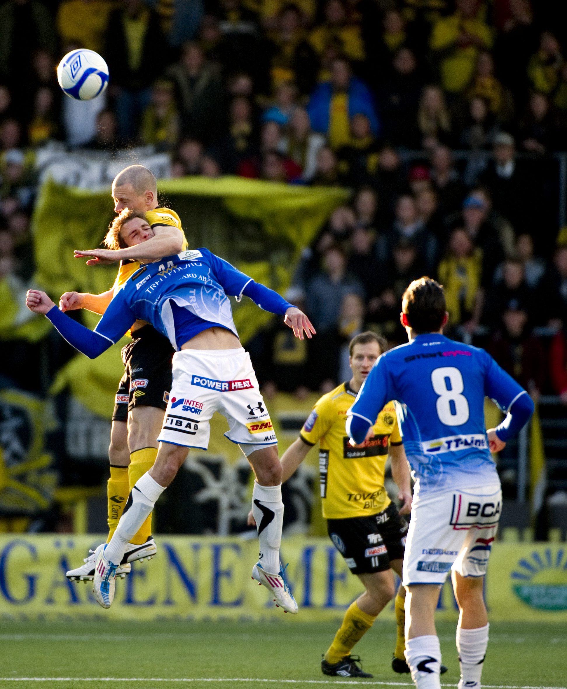 Mittbackarna Andreas Augustsson (bilden), Martin Andersson och Daniel Mobaeck är alla skadade inför matchen i kväll. Det ger Sebastian Holmén chansen. 