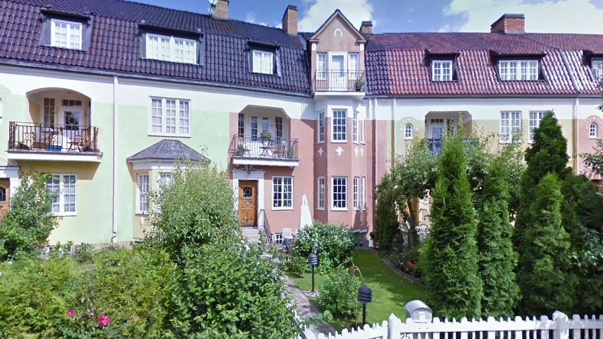 Denna Google Street View-bild visar var Södra Promenaden 25 i Norrköping är belägen. Fastigheten bytte ägare i december 2020, när de nya ägarna tog över fastigheten för 6 950 000 kronor. 