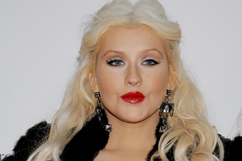Dubbel sorg på kort tid fick Aguilera - som nyligen sjöng på Etta James begravning.