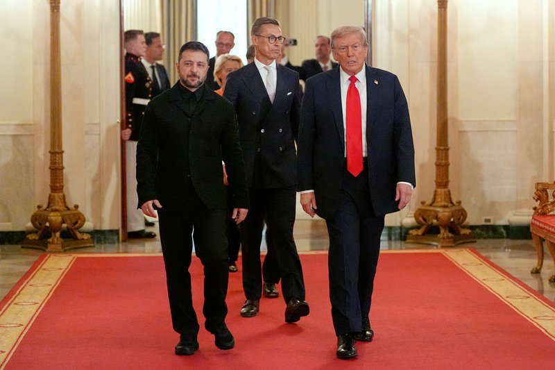 Ukrainas president Volodymyr Zelenskyj har haft möte med Donald Trump och flera europeiska ledare.