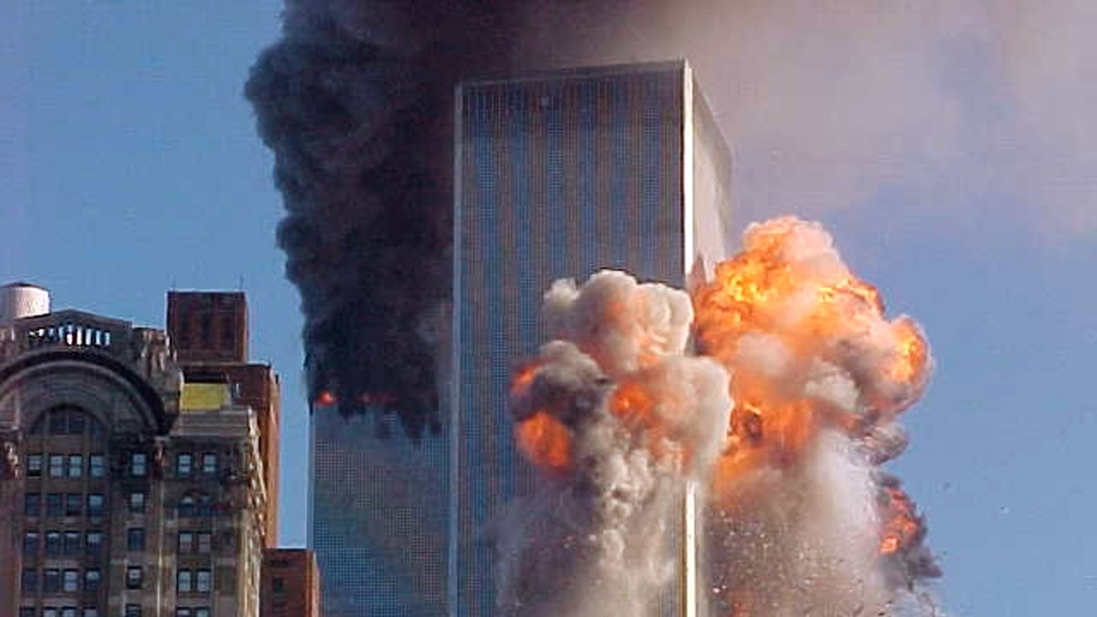 Den 11 september 2001 - det andra planet har precis kraschat in i World Trade Center.