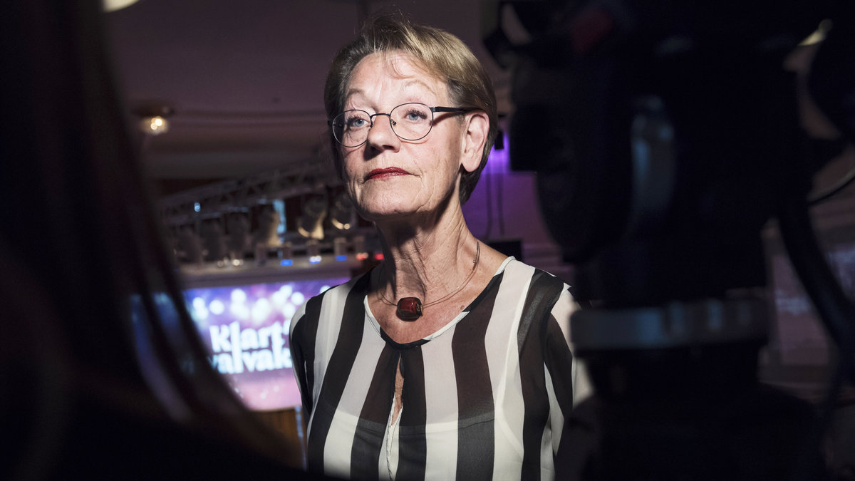 Gudrun Schyman menar att Centerpartiet måste sluta jämföra Vänsterpartiet med Sverigedemokraterna.