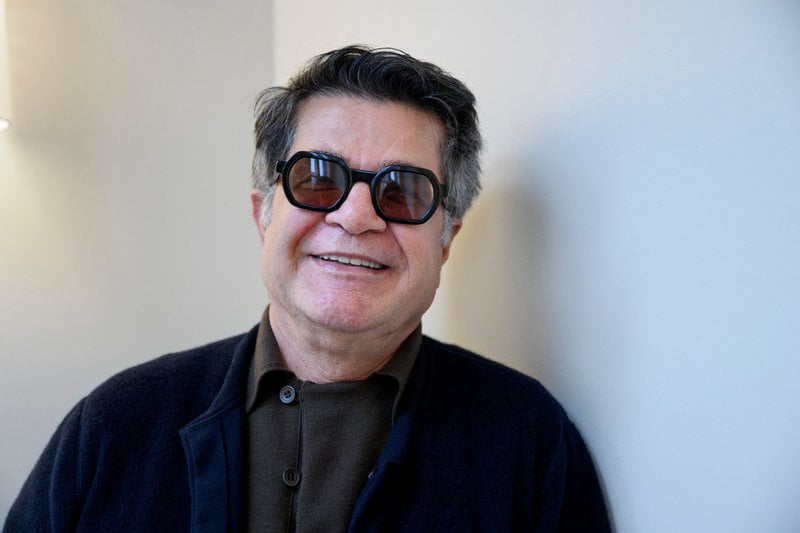 Jafar Panahis filmer handlar ofta om maktstrukturer och sociala frågor i Iran. 