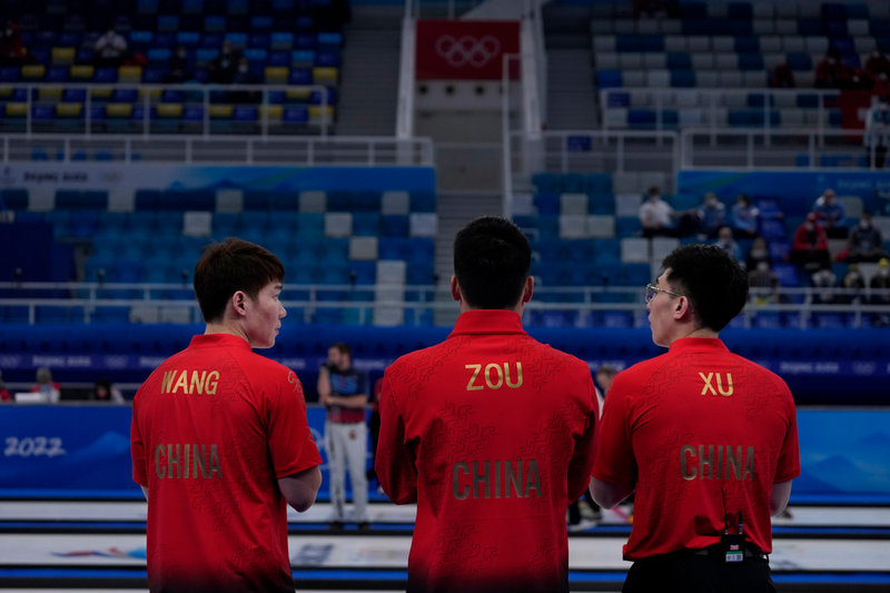 Det kinesiska landslaget i curling på herrsidan. På plats i Vattenkuben under OS i Peking.