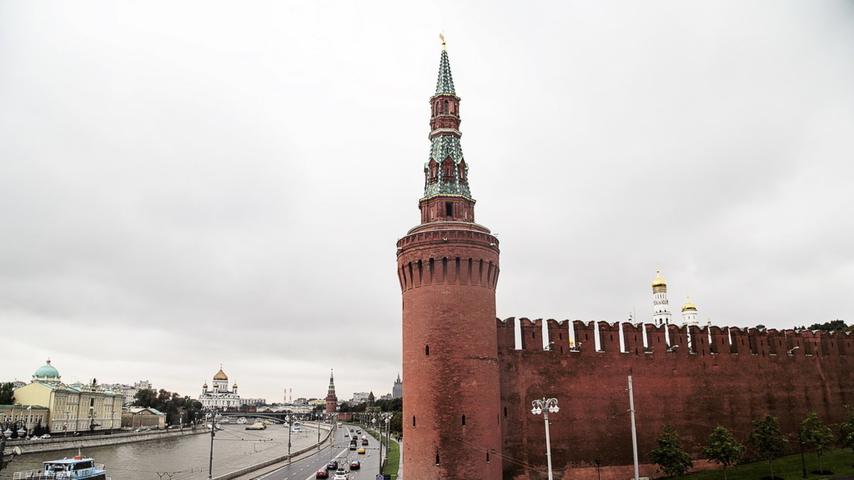 Muren med torn som omger Kreml, Moskvas maktcentrum.