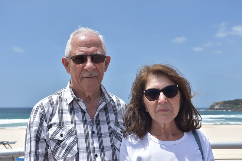 Valentiyn Mizernyi och Raisa Mizerna lade blommor vid stranden.