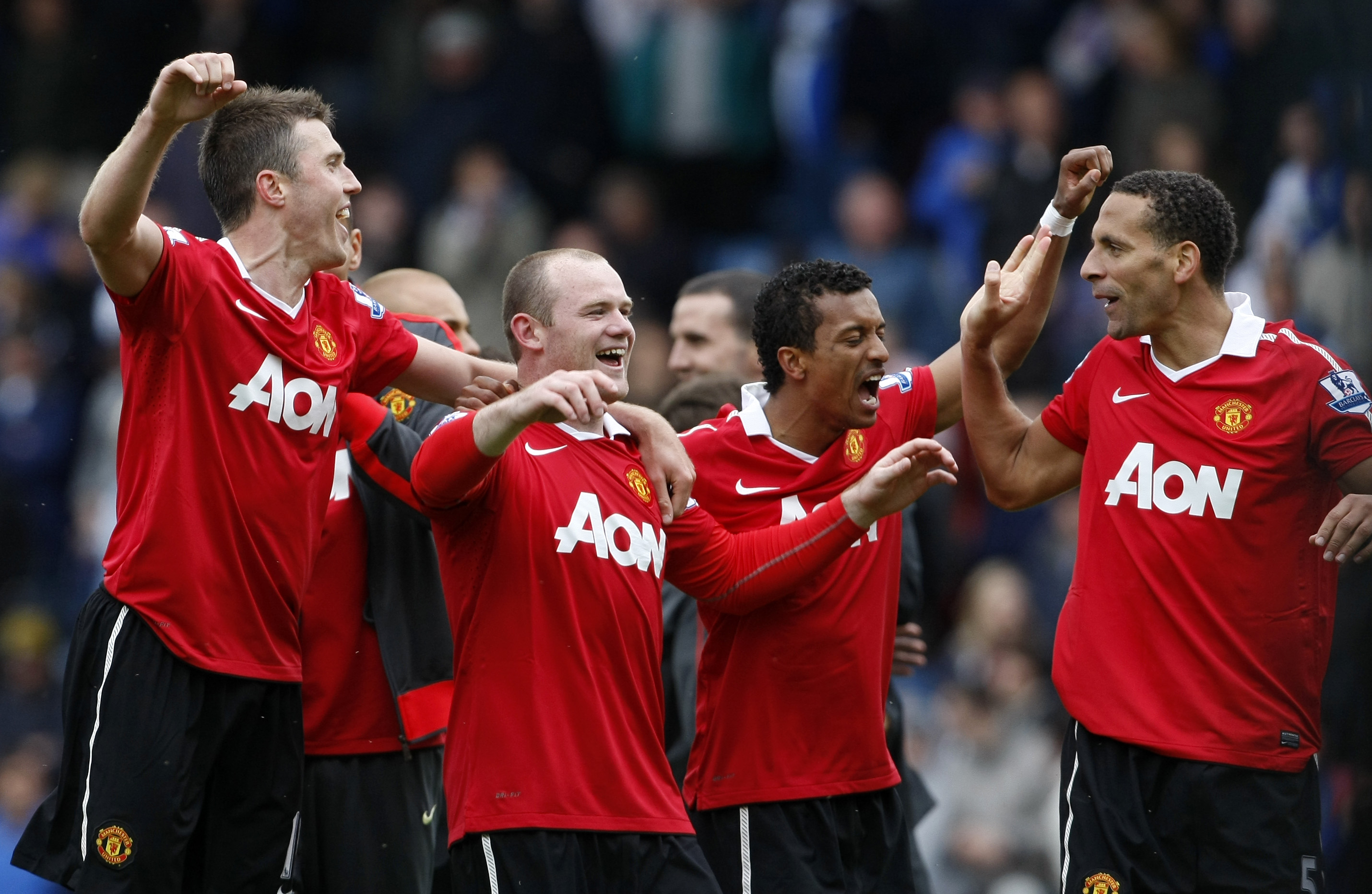 Manchester United, med Nani och Wayne Rooney i spetsen, sparkar igång Premier League.