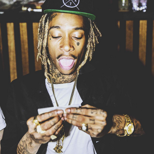 Wiz Khalifa ägnar sig åt sin favoritsyssla. Wiz Khalifa ägnar sig åt sin favoritsyssla.