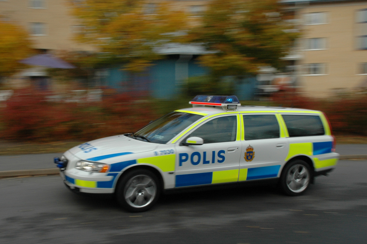 Polisen misstänker att de skulle spränga i Göteborg. Polisen gör husrannsakan.