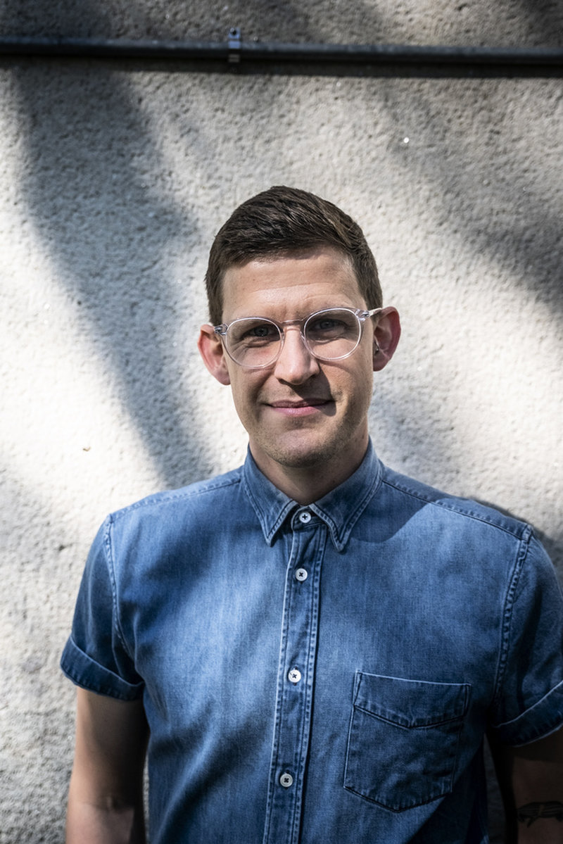 Kalle Norwald är sexolog och psykoterapeut. I "Alla dejtar alla" är han relationscoach.