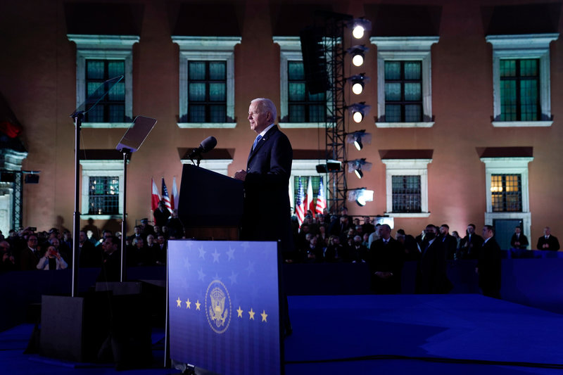 President Joe Biden talar i Polens huvudstad Warszawa.