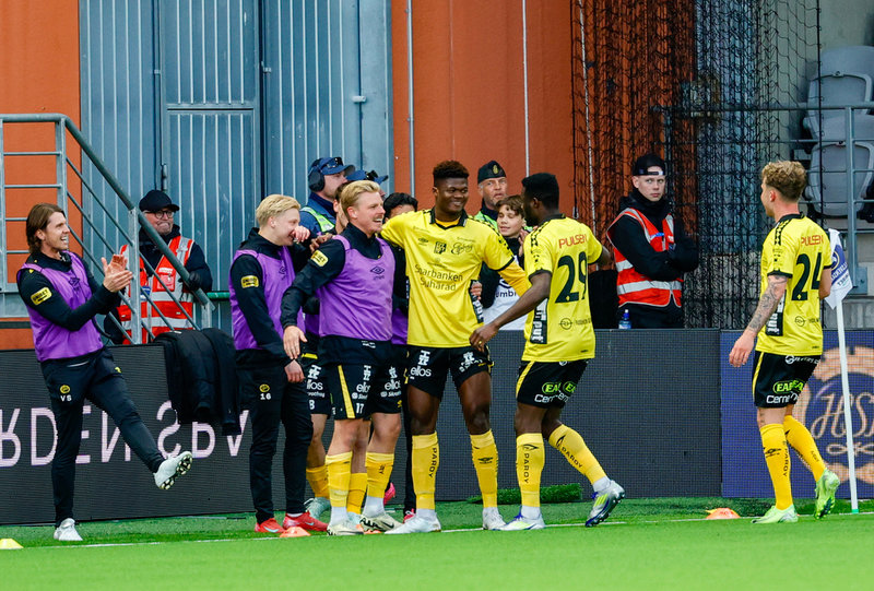 Elfsborgs Terry Yegbe (mitten) jublar med lagkamraterna efter att ha gjort 2–0 på Gais.