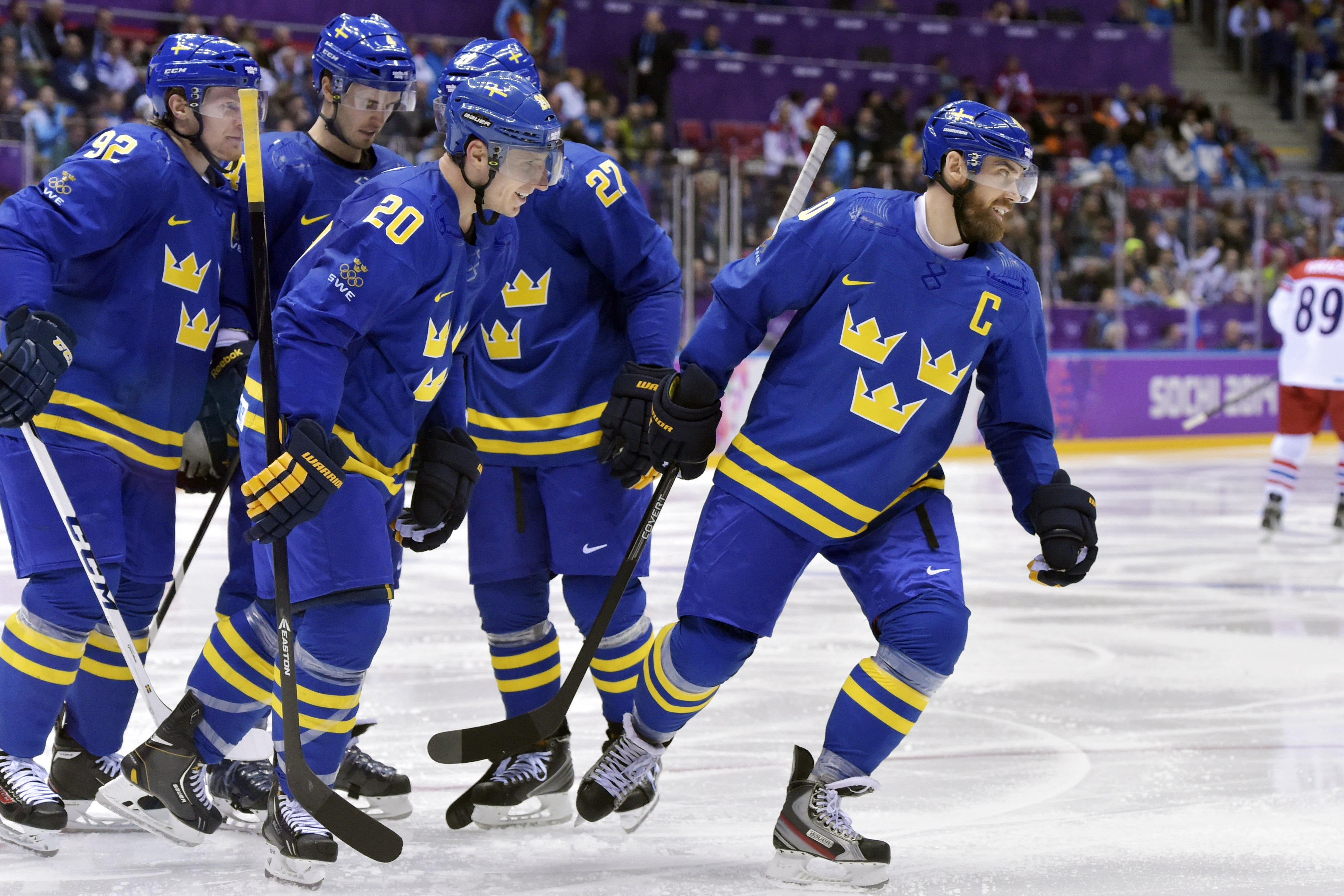 Sveriges Henrik Zetterberg jublar efter 0-3 i ishockeymatchen mellan Tjeckien och Sverige under OS i Sochi. Sveriges Henrik Zetterberg jublar efter 0-3 i ishockeymatchen mellan Tjeckien och Sverige under OS i Sochi.
