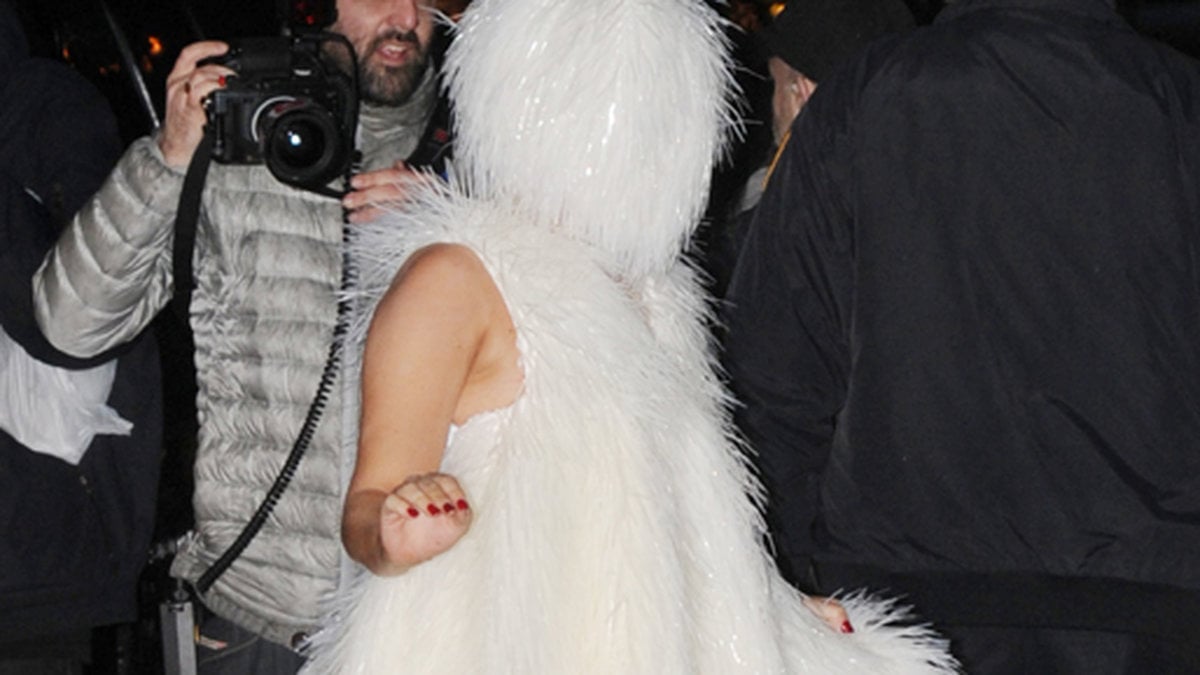 Lady Gaga firade sin födelsedag i en hårig outfit. 