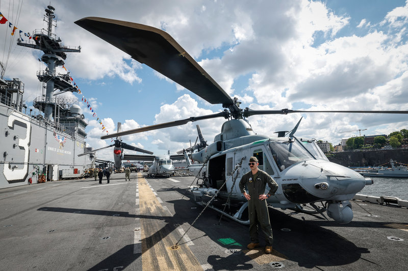 Helikopter ombord på det amerikanska amfibiestridsfartyget USS Kearsarge.