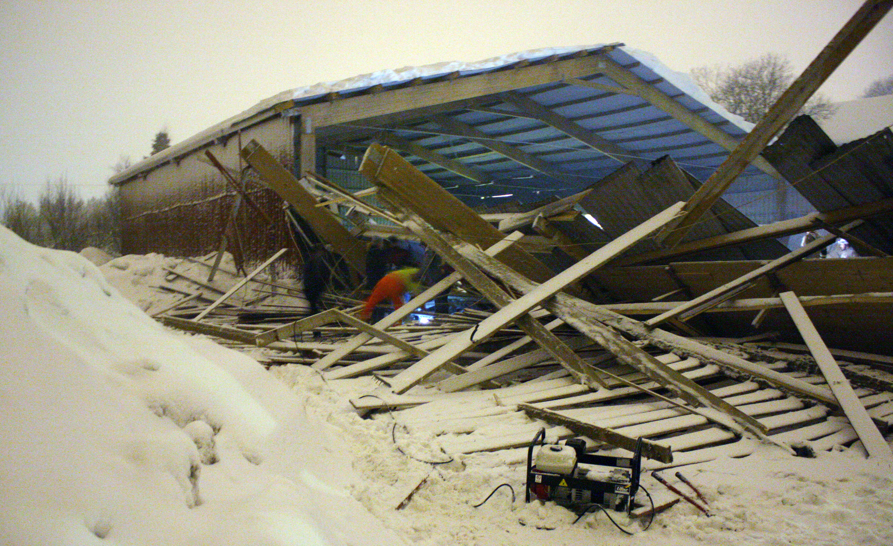 Nio personer befann sig i lokalen när taket rasade. 
