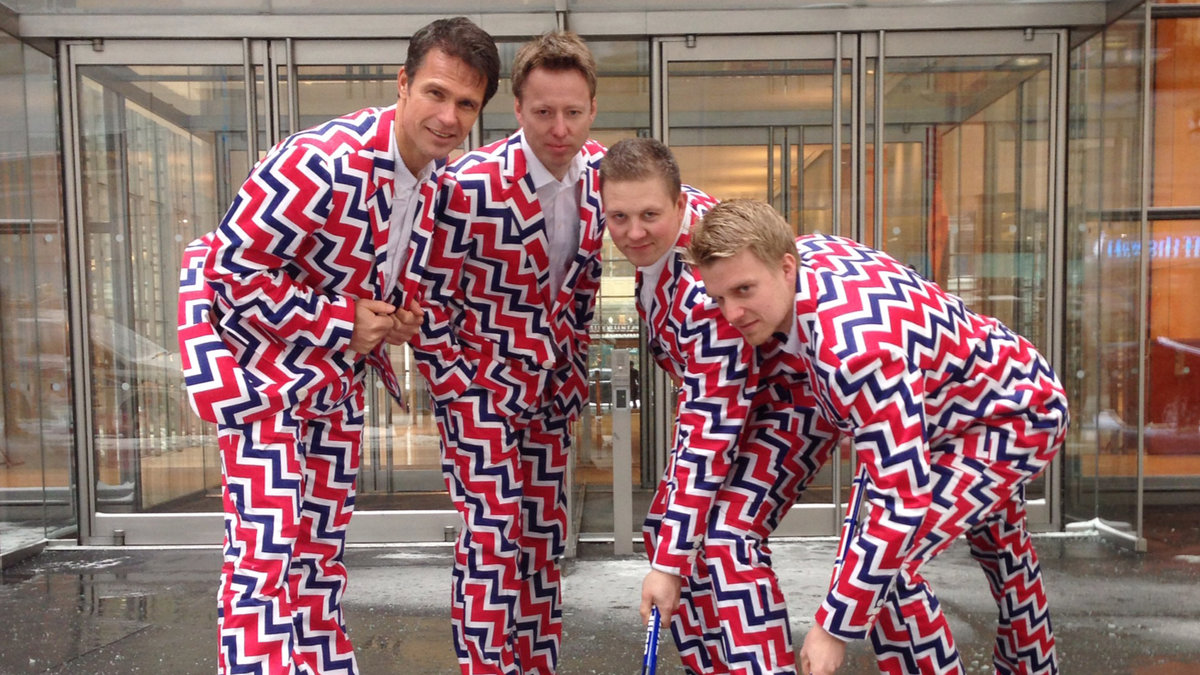Curlinglaget i sina nya OS-kostymer. 