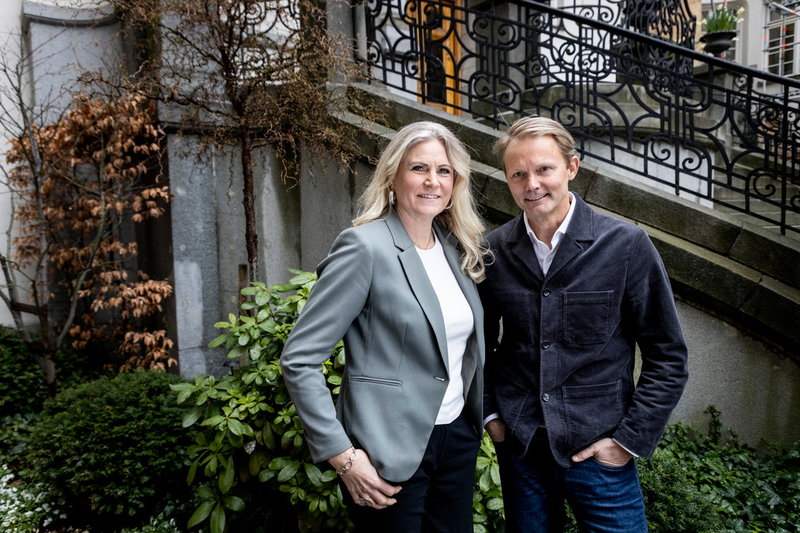 Camilla Kvartoft och Felix Herngren leder SVT:s nya programsatsning 'Samhällskollaps'.