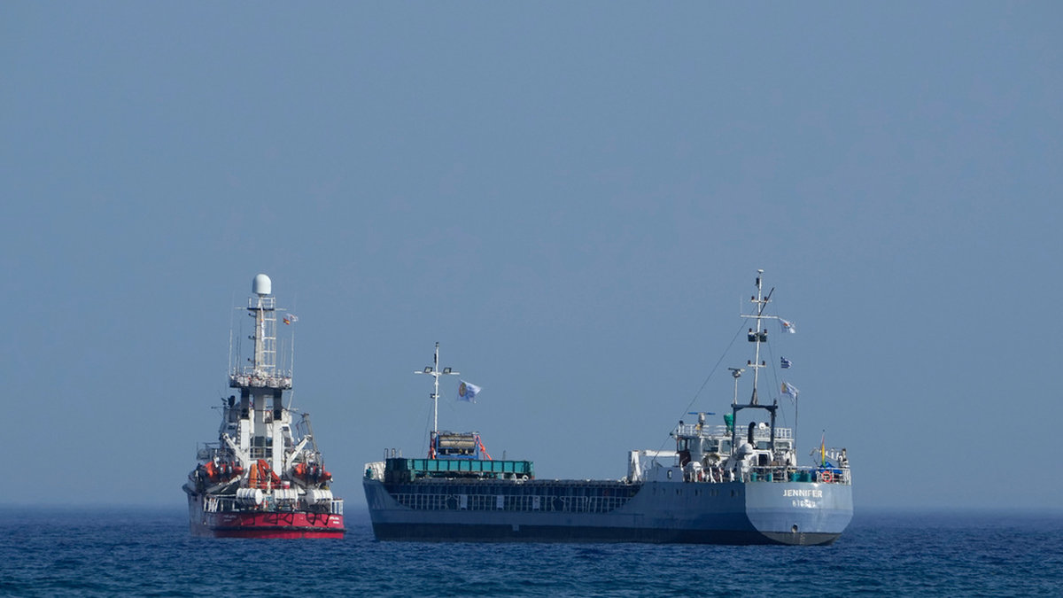 Ett lastfartyg som har lämnat Larnaca på Cypern, på väg mot Gaza på lördagen.