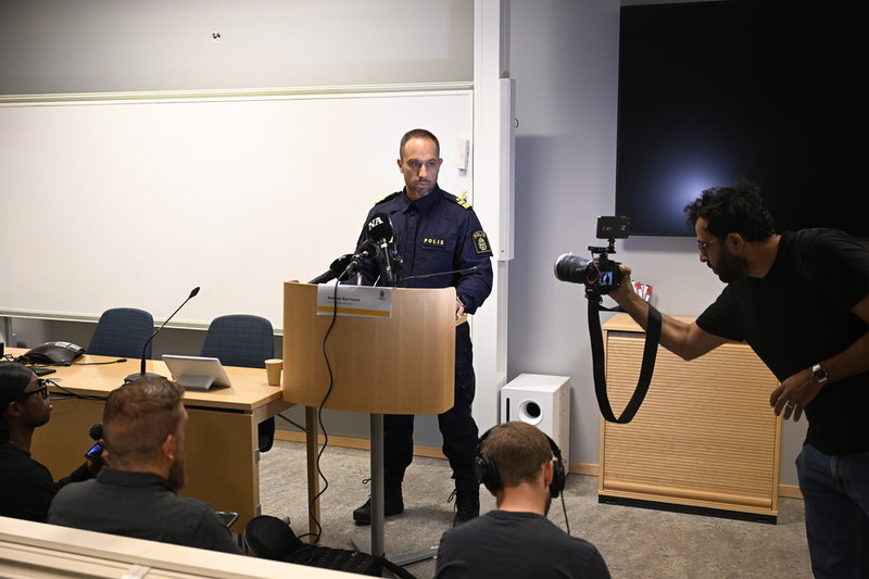 Lokalpolischef Roberto Eid Forest under en pressträff med anledning av fredagens skjutning.