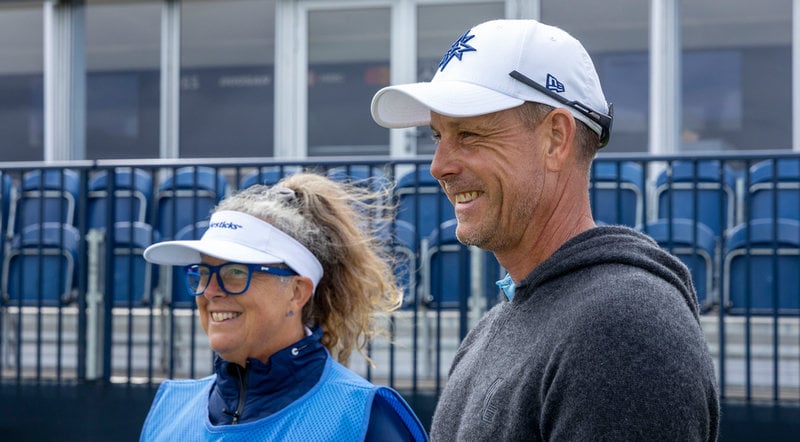 Henrik Stenson med sin nygamla caddie Fanny Sunesson på Royal Portrush.