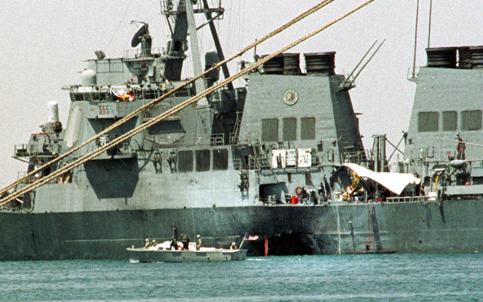 2000 attackerade al-Qaida ett amerikansk fartyg i Jemen.