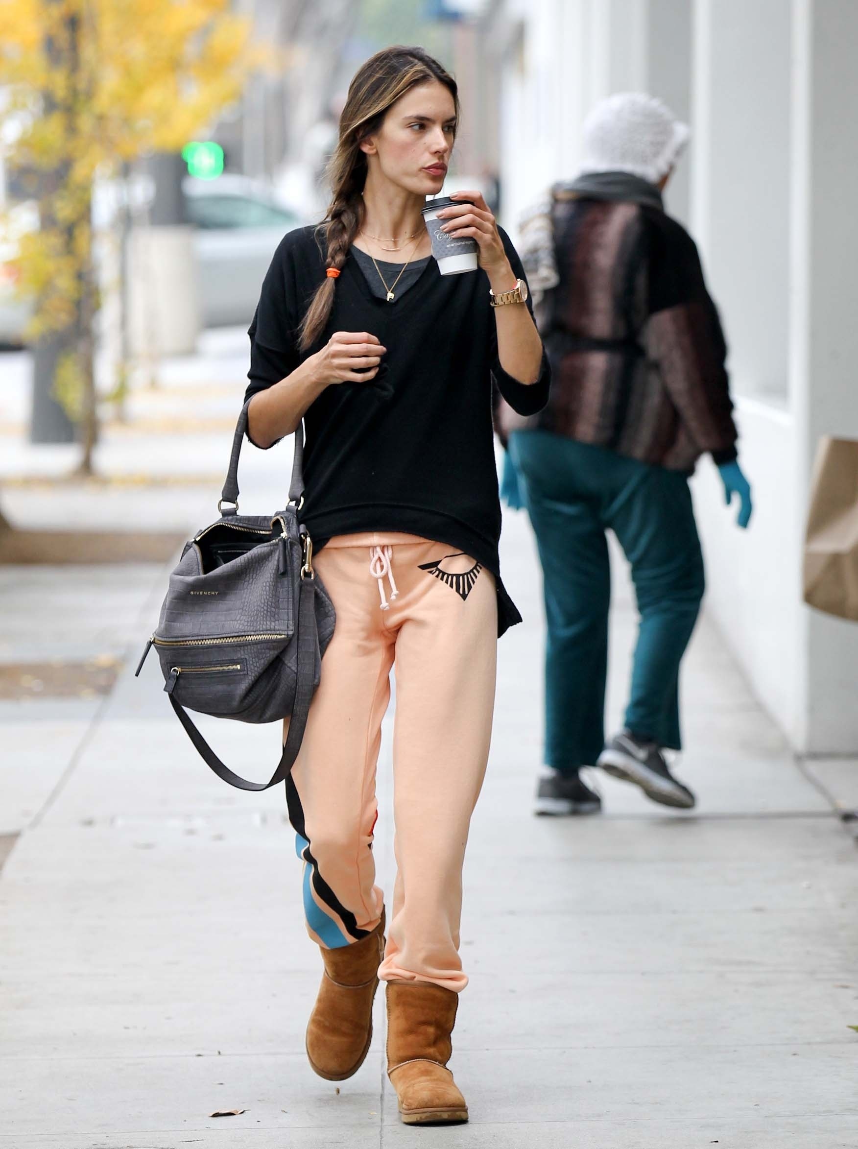 Alessandra Ambrosio är en sann supermodell både med och utan smink. Alessandra Ambrosio är en sann supermodell både med och utan smink.