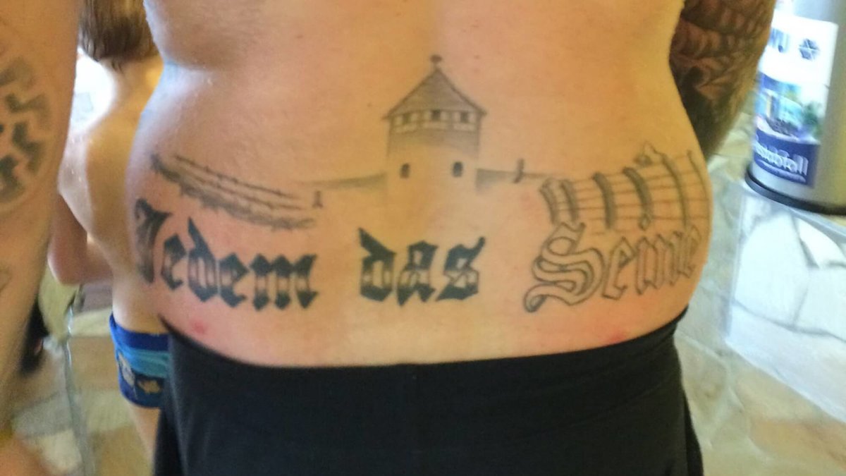 Politikern döms för hets mot folkgrupp för Auschwitz-tatueringen. 