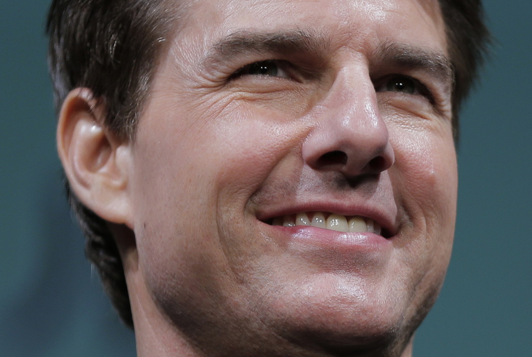När Tom Cruise var gift med Katie Holmes så var det fullt av regler i huset. Hemmet sköttes som ett hotell och de hade ständigt besök och gäster. Tom är en riktig pedant, framförallt i sitt egna gym – som han inte ens lät Katie använda. Dessutom var paret väldigt måna om att aldrig släppa garden och de var väldigt hemlighetsfulla hela tiden. När Tom Cruise var gift med Katie Holmes så var det fullt av regler i huset. Hemmet sköttes som ett hotell och de hade ständigt besök och gäster. Tom är en riktig pedant, framförallt i sitt egna gym – som han inte ens lät Katie använda. Dessutom var paret väldigt måna om att aldrig släppa garden och de var väldigt hemlighetsfulla hela tiden.