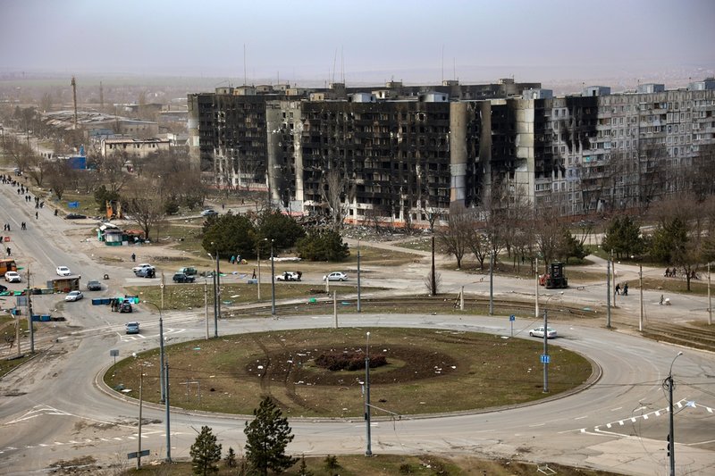 Förstörda kvarter i utkanten av Mariupol i torsdags.