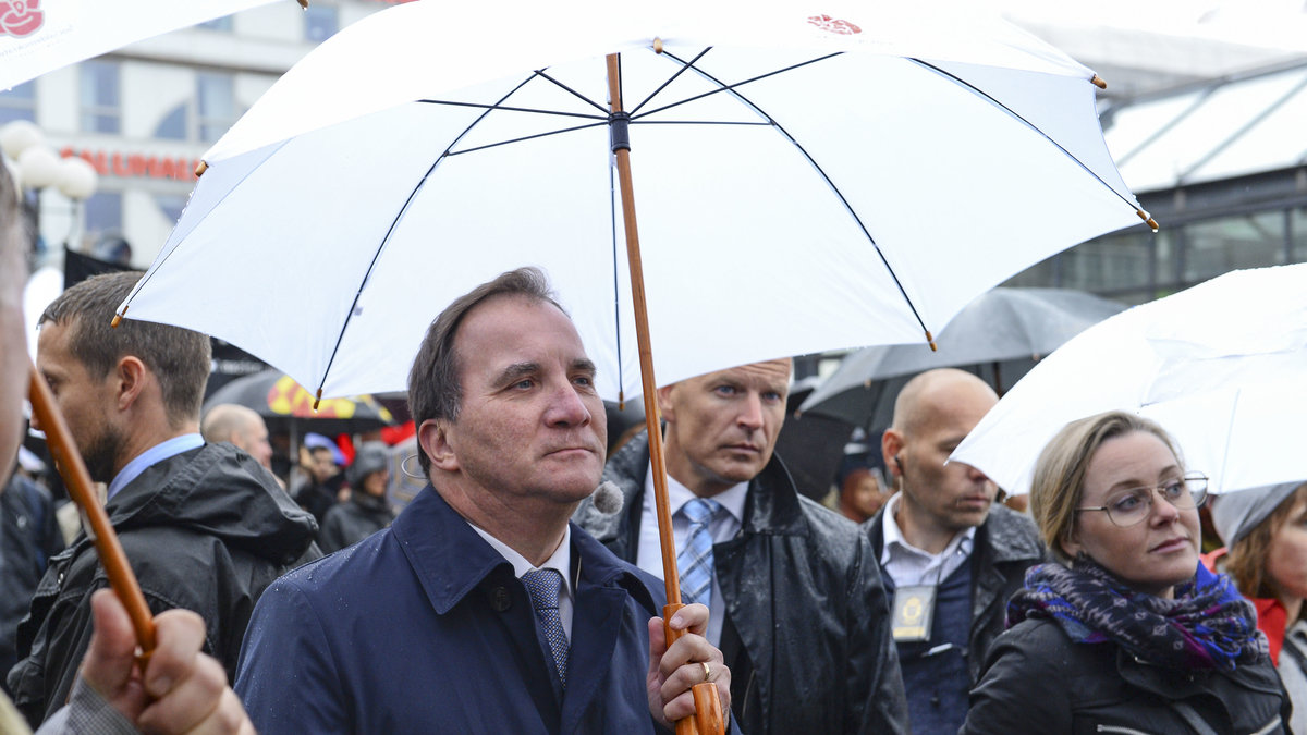 Stefan Löfven under manifestationen till stöd för flyktingar i Stockholm.