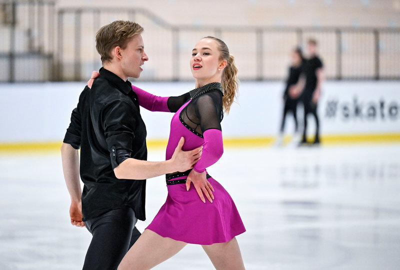 Isdansparet Nikolaj Majorov och Milla Ruud Reitan på träning inför SM i Landskrona.