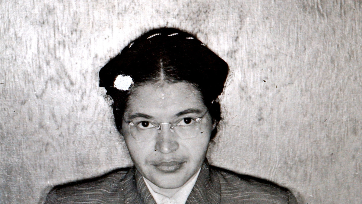 Rosa Parks blev arresterad, men blev samtidigt en stark symbol för medborgarrättsrörelsen och alla människors lika värde. 