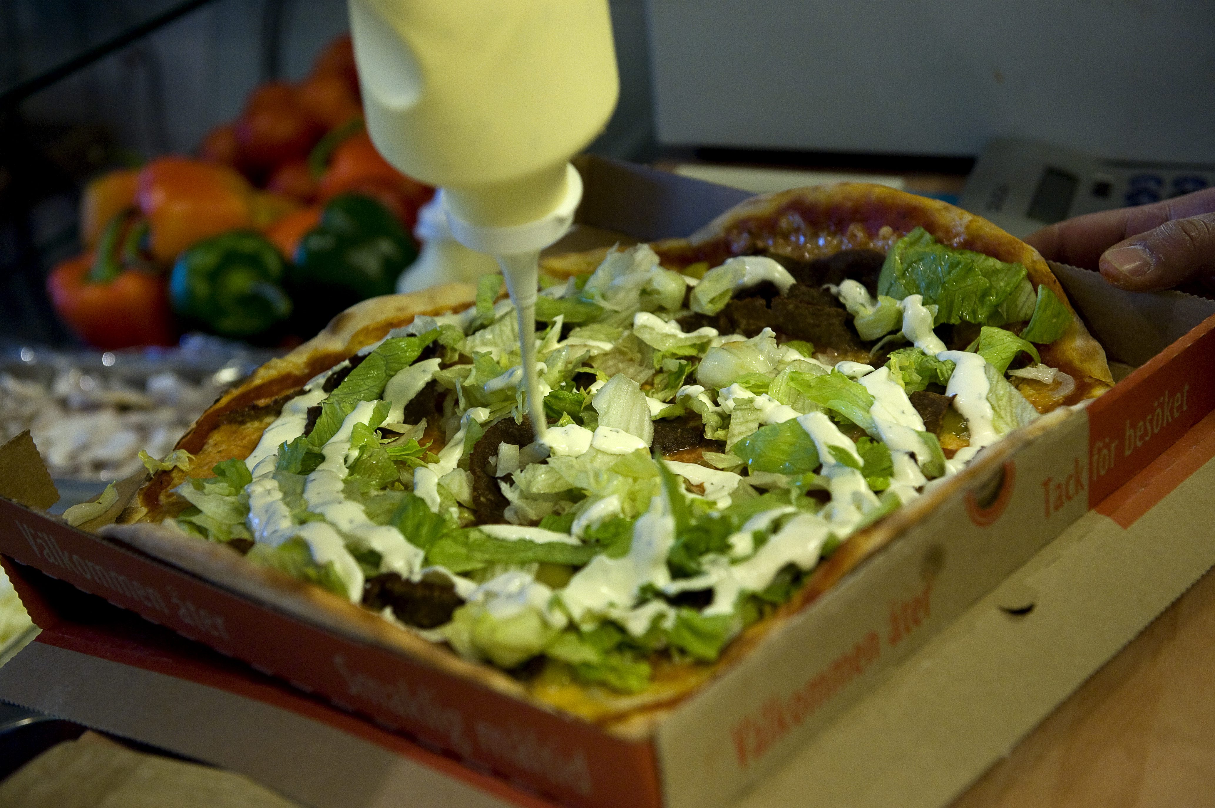 Visserligen har denna kronjuvel rötter i utlandet. Men kebabpizzan är fortfarande en av våra främsta stoltheter. Visserligen har denna kronjuvel rötter i utlandet. Men kebabpizzan är fortfarande en av våra främsta stoltheter.