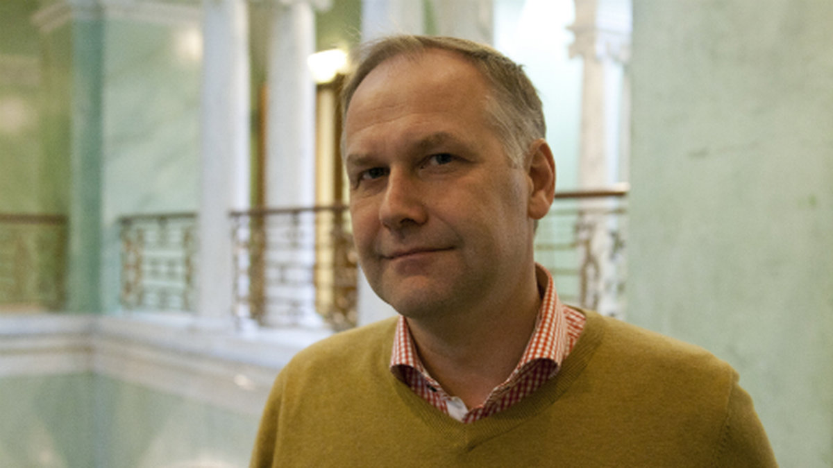 V-ledaren Jonas Sjöstedt har mycket att fundera över efter att Vänsterpartiet bara får 5,3 procent (-1,4).
