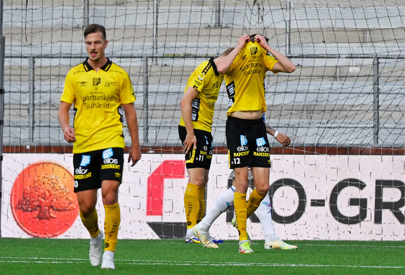 Elfsborgs Sveinn Aron Gudjohnsen, nummer 11, och Alexander Bernhardsson, nummer 12, är utslagna ur Conference League-kvalet.